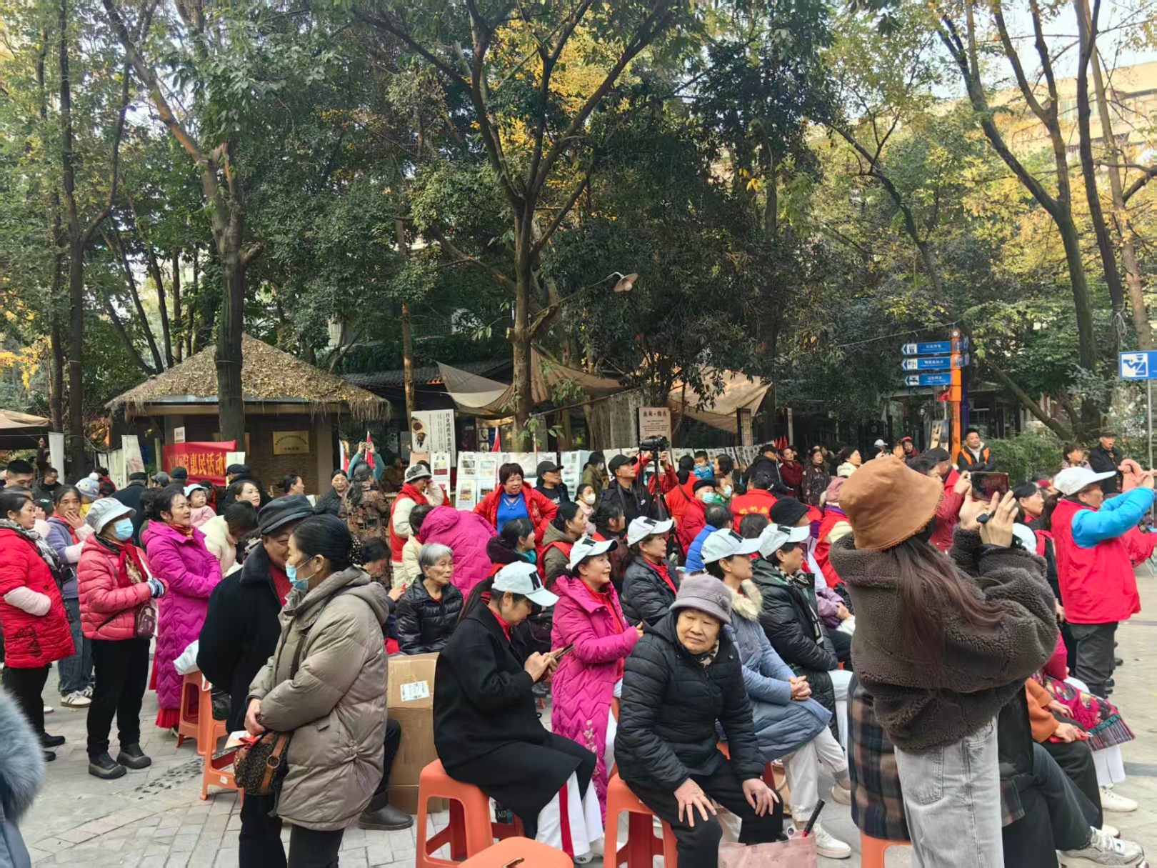 社区惠民服务季活动现场